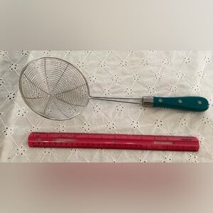 The Pioneer Woman Skimmer with Teal Handle